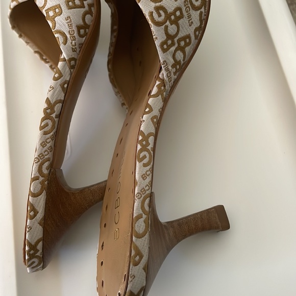 Vintage BCBG  Goldie Mules - Picture 6 of 7